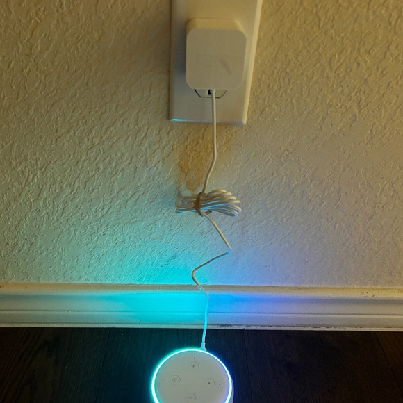 PAIR: Amazon echo dot Black and echo dot White - Picture 7 of 11